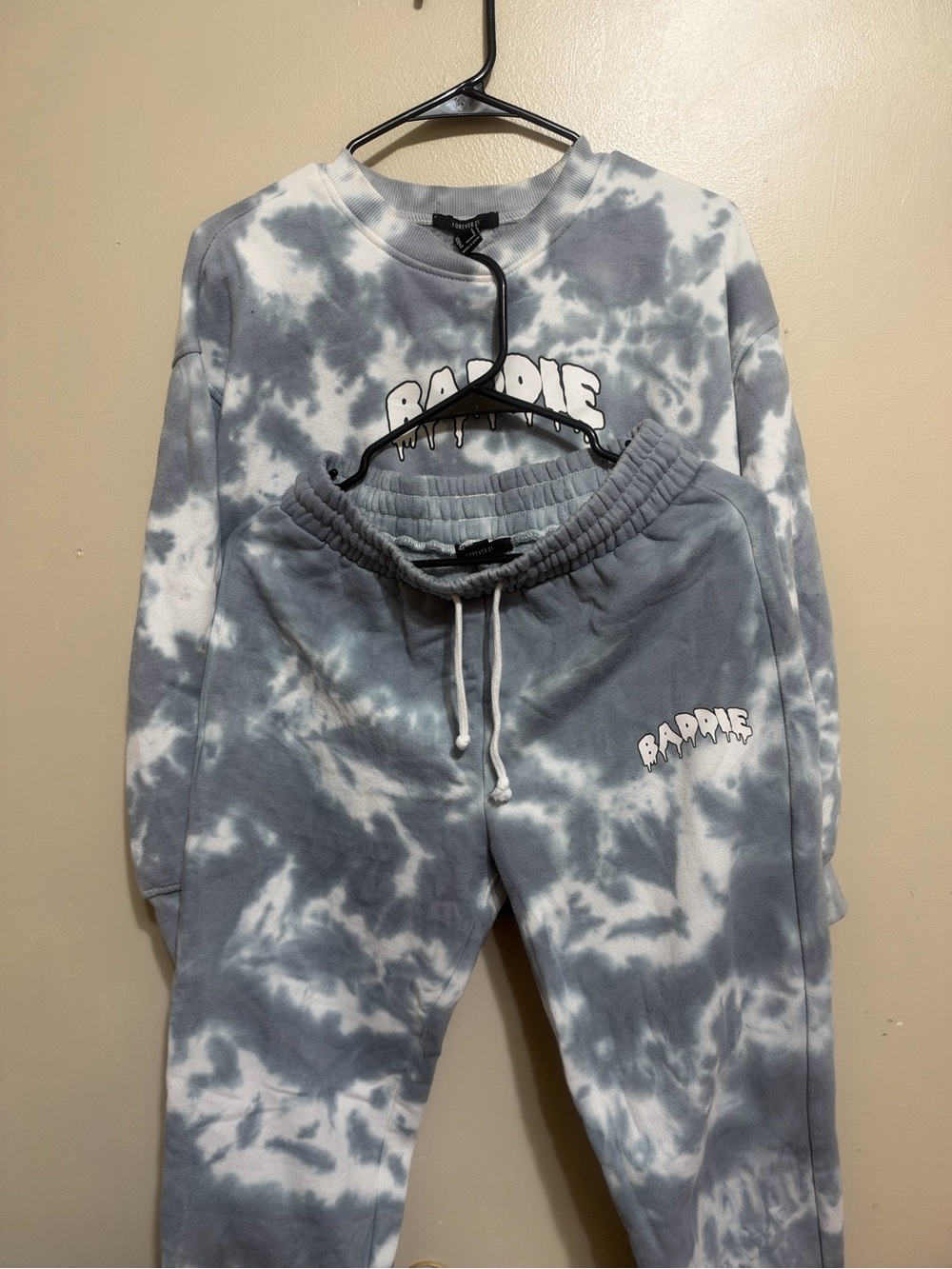 Forever 21 Gray & White Tie-Dye 'Baddie' Crewneck Sweatshirt and Sweatpants Set